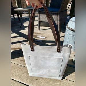 Portland Leather Goods 🦄 BELUGA 🦄 Medium Classic Tote bag 🤍